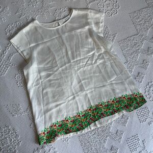 Charming Charlie womens size Large white satin cap sleeve blouse with floral hem